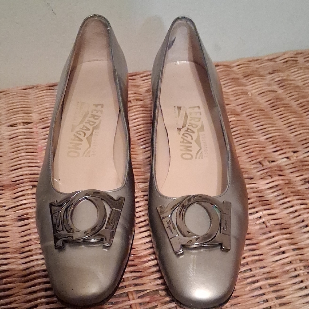 Salvatore Ferragamo Women's Metallic Gray Heels Size 7 1/2 AA - Picture 12 of 15